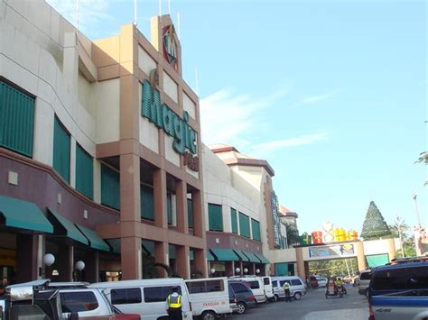Magic Mall: The Odyssey of a Shopper in the Philippines